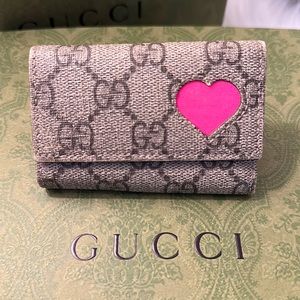 GG Supreme Monogram Heart 6 Key Holder Case pink Fluo RARE. Sold out